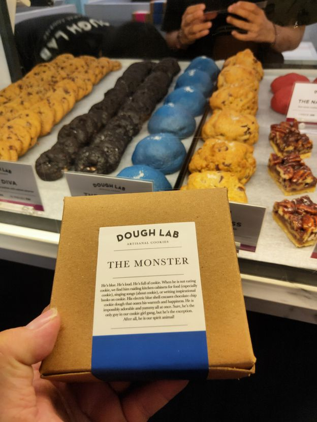 Sensasi Manis The Monster Sundae di Doughlab